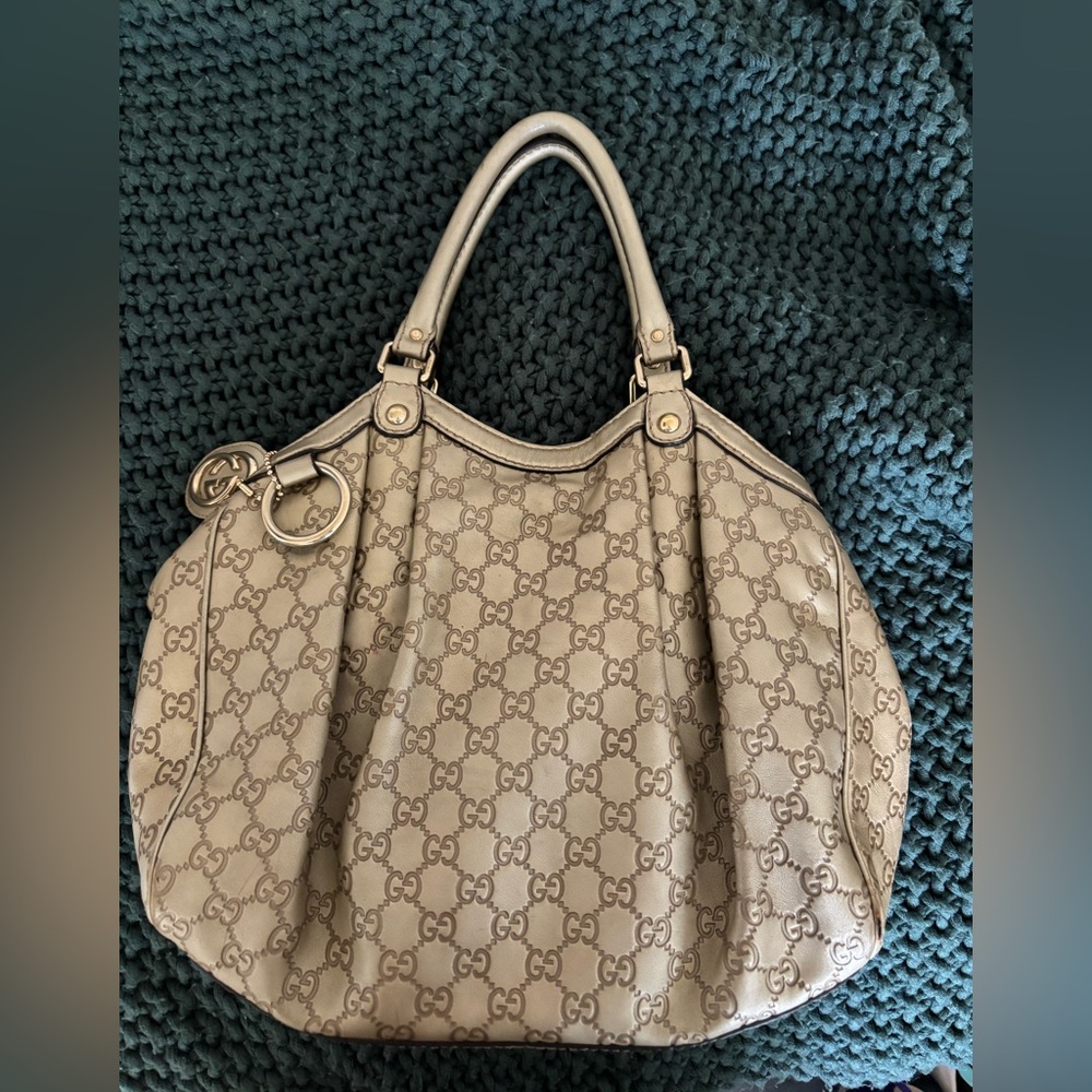 Sukey Gucci Tan Shoulder Bag with Iconic Monogram